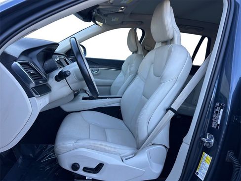 Used 2020 Volvo XC90 T6 Momentum w/ Protection Package image 10