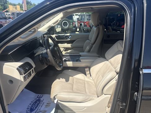 Used 2018 Lincoln Navigator Select w/ Technology Package RWD image 8