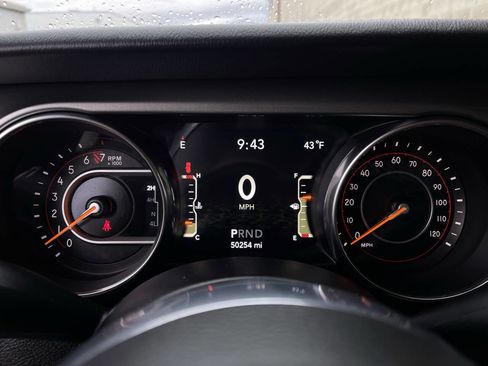 Used 2019 Jeep Wrangler Unlimited Sahara w/ Uconnect 4C Nav & Sound Group image 13