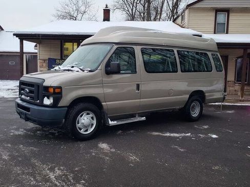 Used 2013 Ford E-350 and Econoline 350 XL image 2