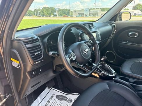 Used 2019 Kia Soul ! FWD image 13