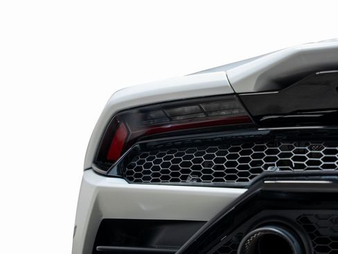 Used 2020 Lamborghini Huracan EVO image 13