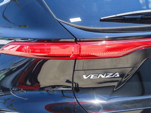 Certified 2023 Toyota Venza LE AWD/4WD image 9