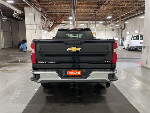 Certified 2022 Chevrolet Silverado 2500 LTZ w/ LTZ Convenience Package AWD/4WD image 8