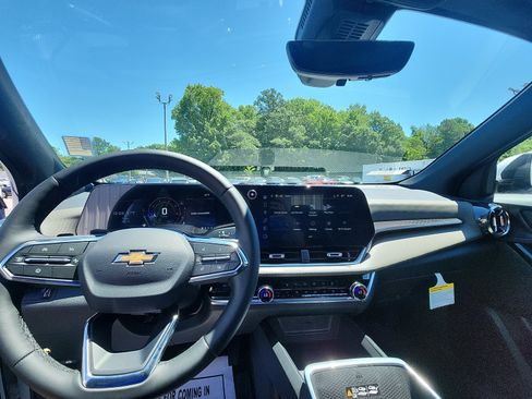 New 2026 Chevrolet Equinox LT w/ Convenience Package II FWD image 20