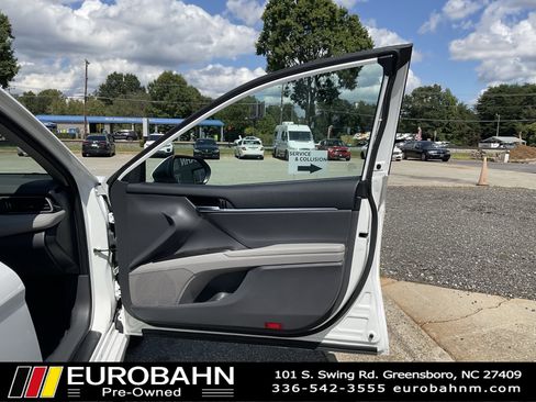 Used 2022 Toyota Camry SE image 23