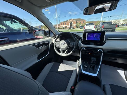 Used 2023 Toyota RAV4 XLE w/ Convenience Package image 15