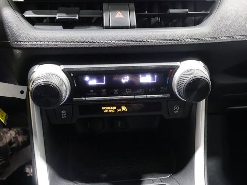 Used 2021 Toyota RAV4 LE AWD/4WD image 26