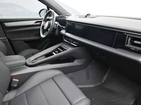 New 2026 Porsche Macan 4S Electric image 14