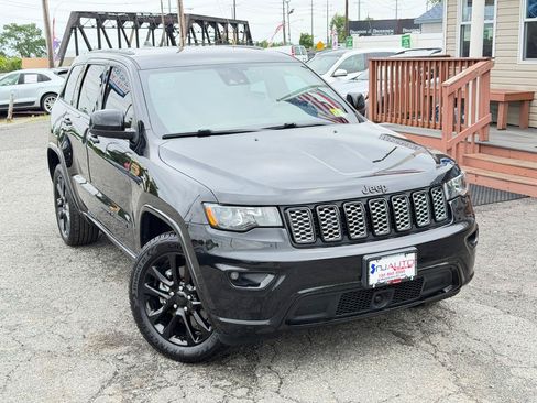Used 2021 Jeep Grand Cherokee Laredo X AWD/4WD image 2