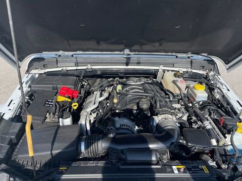 Used 2022 Jeep Wrangler Unlimited Sahara AWD/4WD image 17