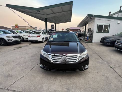 Used 2012 Toyota Avalon Limited FWD image 2