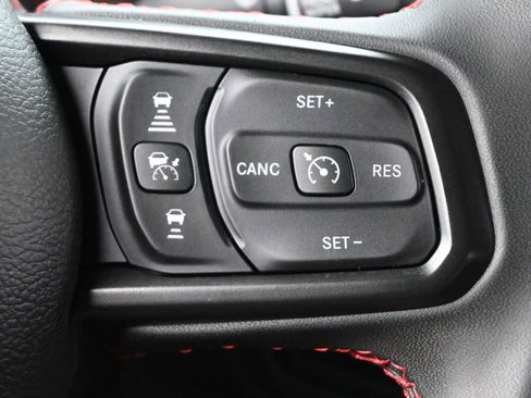 Used 2024 Jeep Gladiator Rubicon AWD/4WD image 7