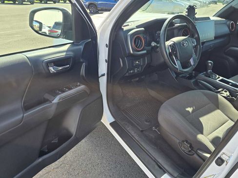 Used 2019 Toyota Tacoma TRD Sport AWD/4WD image 21