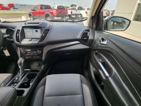 Used 2018 Ford Escape SE w/ SE Sync 3 Package AWD/4WD image 16