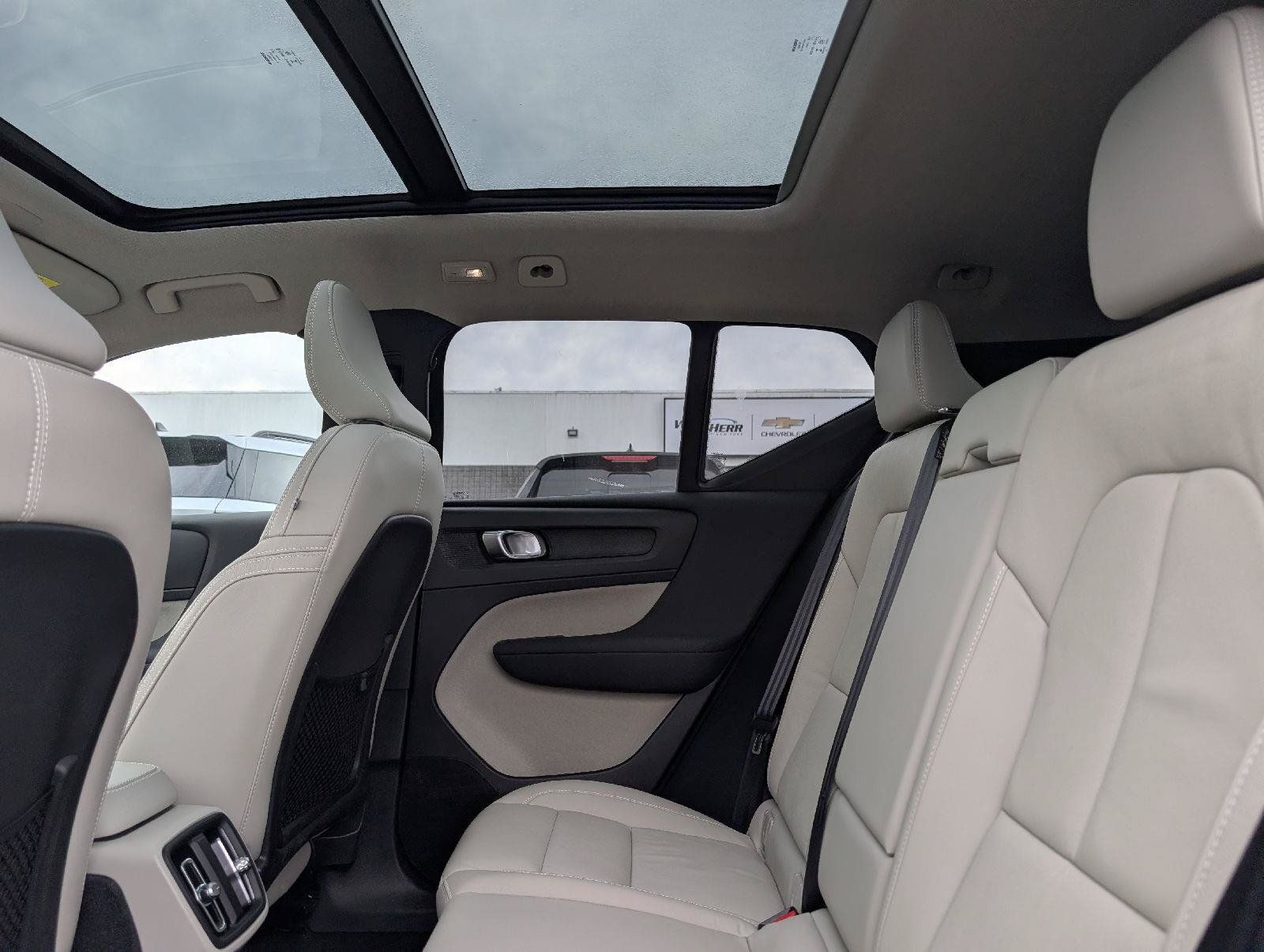 Used 2023 Volvo XC40 B5 Plus w/ Climate Package AWD/4WD image 10