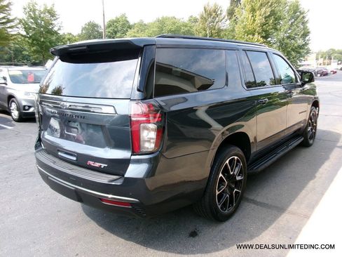 Used 2021 Chevrolet Suburban RST w/ Luxury Package AWD/4WD image 3