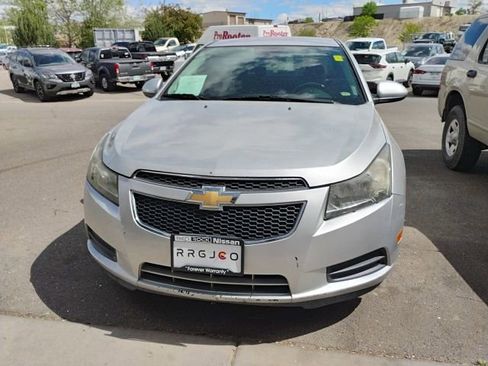 Used 2014 Chevrolet Cruze LT image 2
