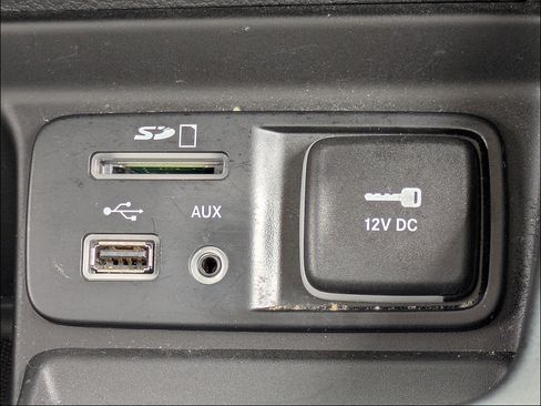 Used 2016 Jeep Cherokee Latitude w/ Safety/Convenience Group FWD image 24