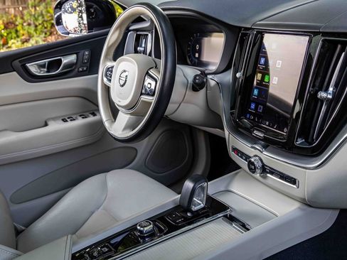Used 2023 Volvo XC60 T8 Core image 25