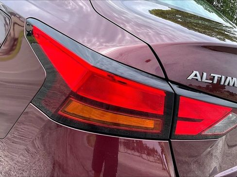Used 2024 Nissan Altima 2.5 SV FWD image 28