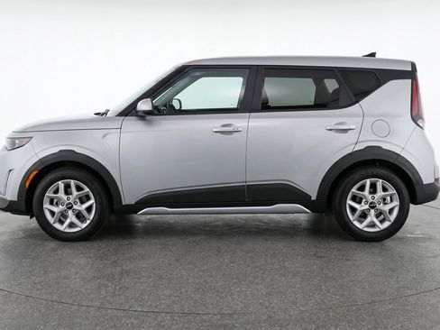 Used 2025 Kia Soul LX w/ LX Technology Package FWD image 5