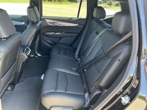 New 2025 Cadillac XT6 Luxury image 29