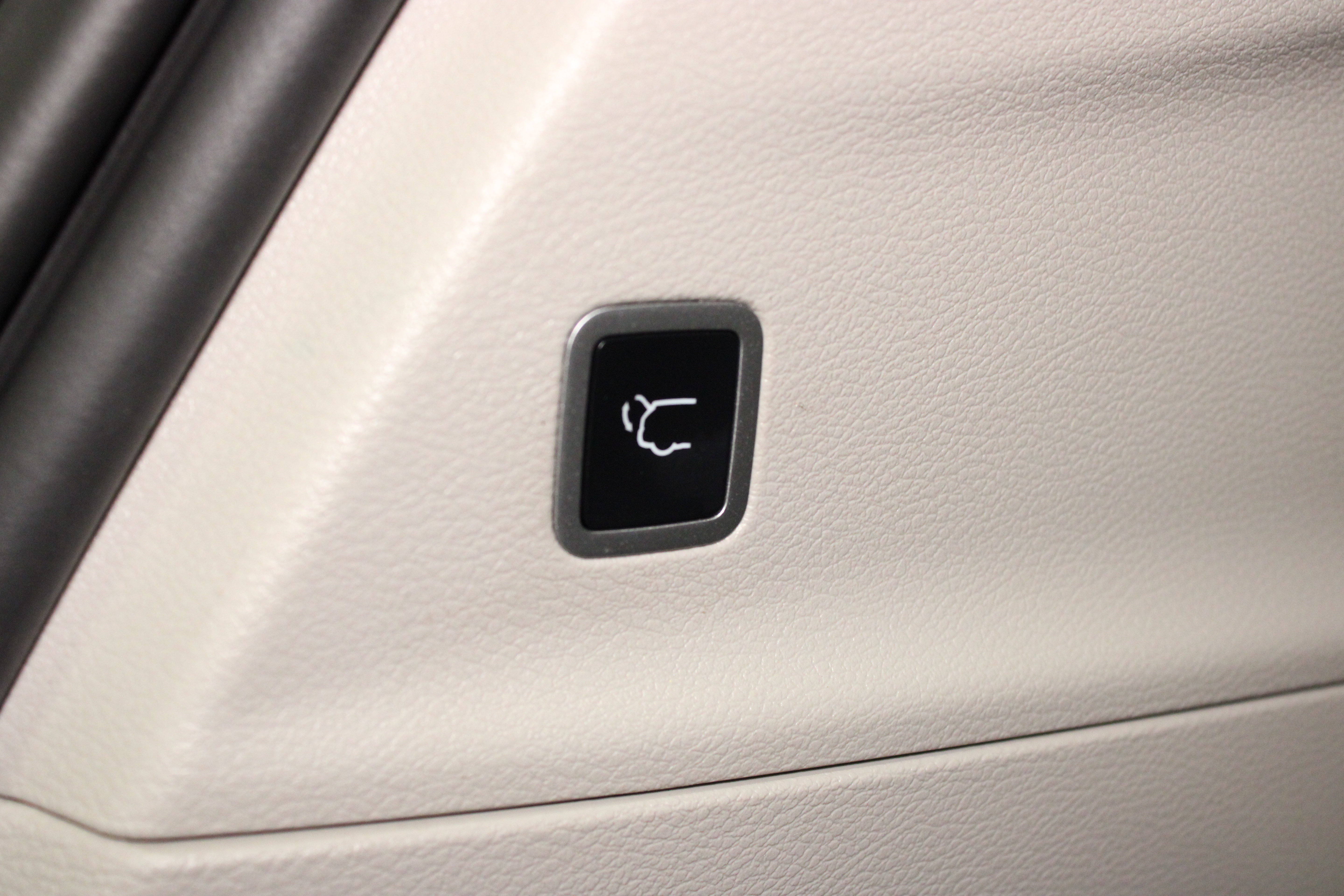 Used 2024 Chrysler Pacifica Touring-L FWD image 13