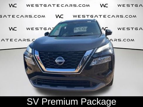 Used 2022 Nissan Rogue SV w/ SV Premium Package image 2