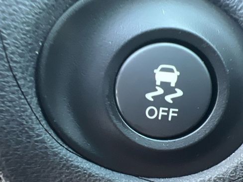 Used 2012 Nissan 370Z Roadster image 23