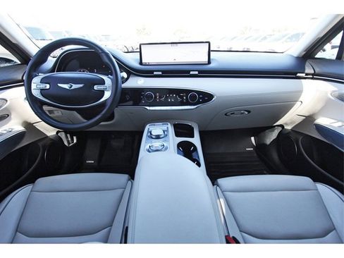 Used 2023 Genesis GV70 2.5T w/ Advanced Package image 8