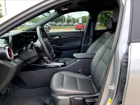 Used 2025 Chevrolet Trax RS w/ Sunroof Package FWD image 8