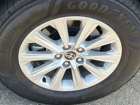 Used 2024 Toyota Grand Highlander XLE image 22