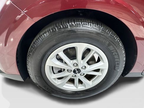 Used 2024 Kia Carnival LX FWD image 87