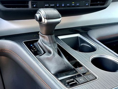 Certified 2023 Toyota Sienna XSE w/ XSE Plus Package FWD image 17