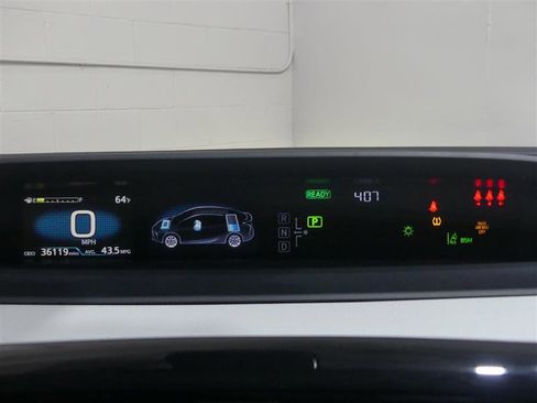 Used 2022 Toyota Prius LE image 33