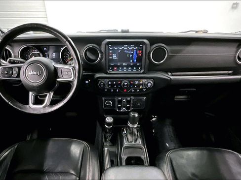 Used 2019 Jeep Wrangler Unlimited Sahara w/ Uconnect 4C Nav & Sound Group AWD/4WD image 18