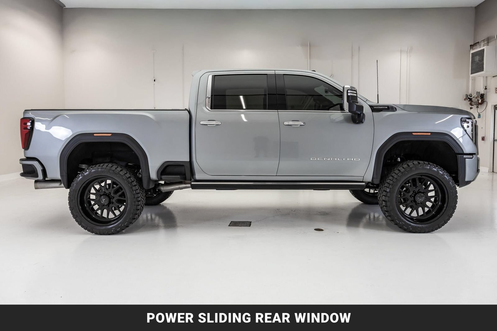 Used 2025 GMC Sierra 2500 Denali Ultimate AWD/4WD image 10