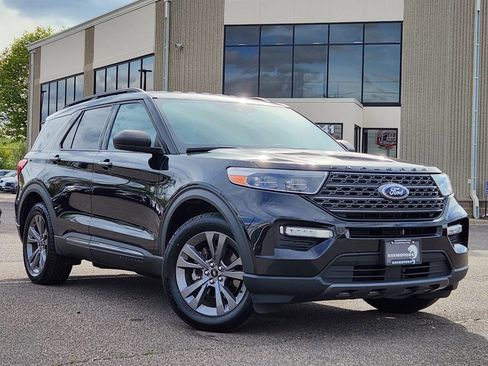 Used 2021 Ford Explorer XLT w/ Equipment Group 202A AWD/4WD image 32