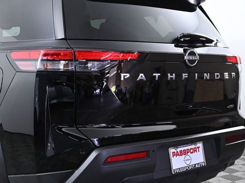 Used 2025 Nissan Pathfinder SV image 8