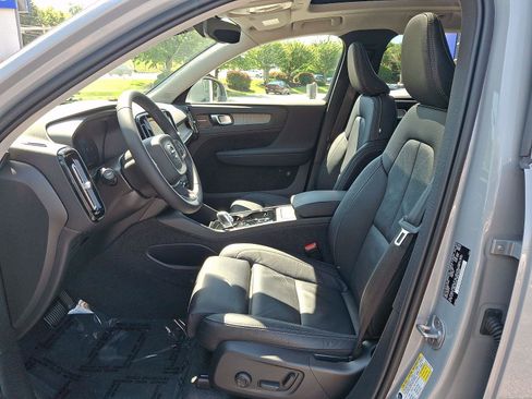 Certified 2024 Volvo XC40 B5 Plus w/ Climate Package AWD/4WD image 14