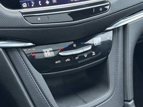 Certified 2025 Cadillac XT6 Luxury AWD/4WD image 30