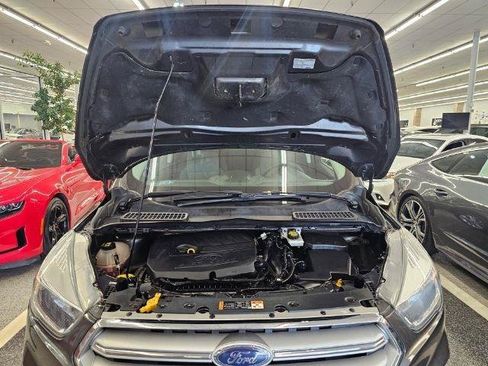Used 2018 Ford Escape SE w/ Ford Safe & Smart Package FWD image 36