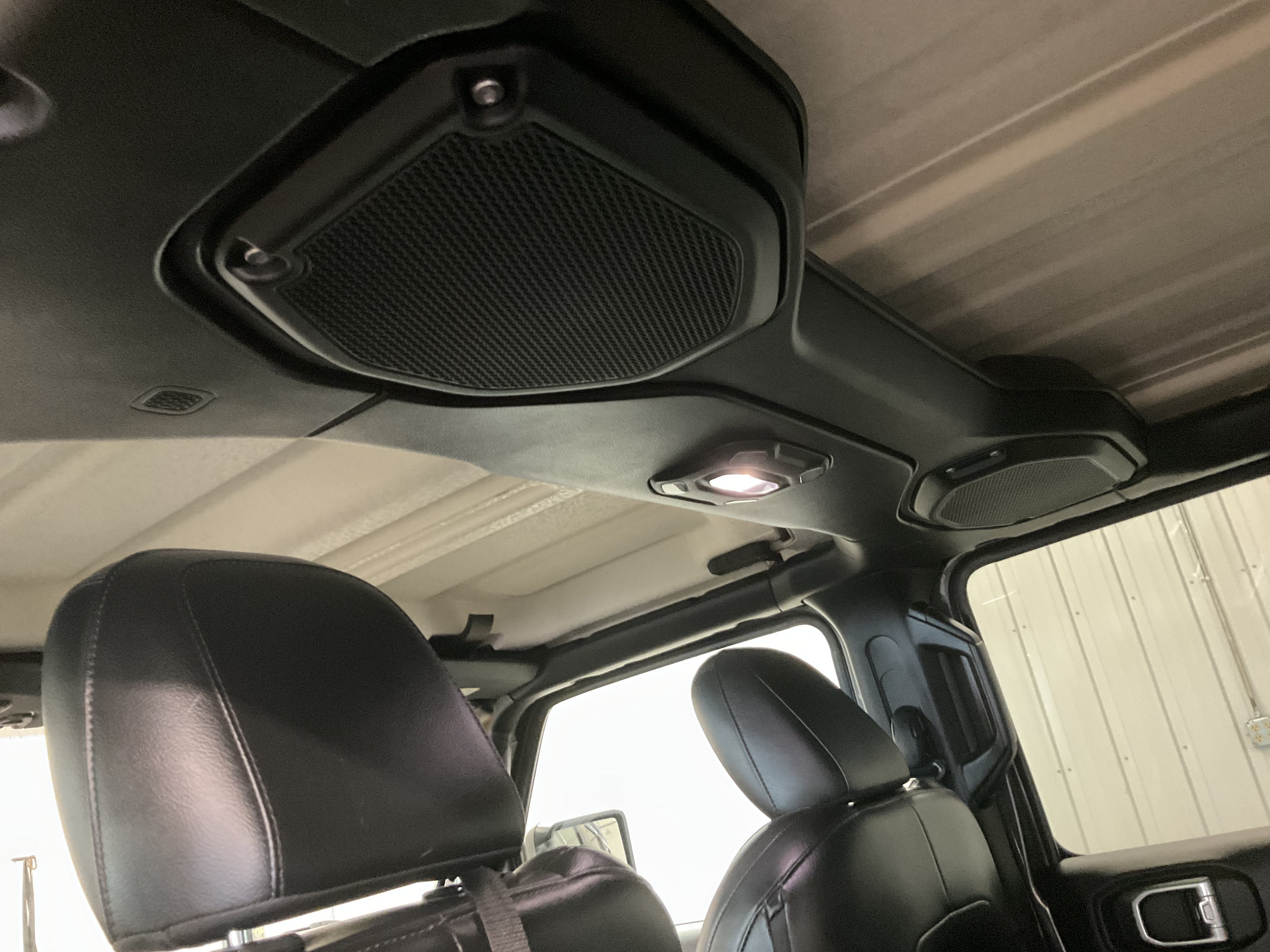 Used 2018 Jeep Wrangler Unlimited Sahara AWD/4WD image 22
