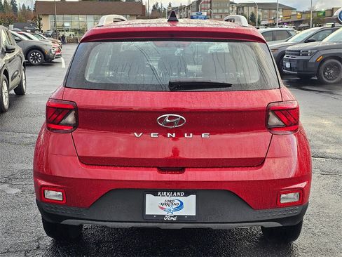 Certified 2022 Hyundai Venue SEL w/ Cargo Package image 6