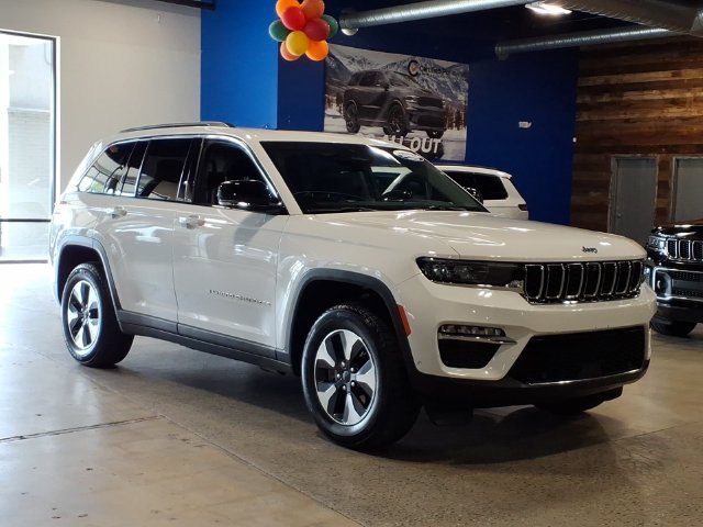 Used 2023 Jeep Grand Cherokee 4WD 4xe w/ Luxury Tech Group II image 4