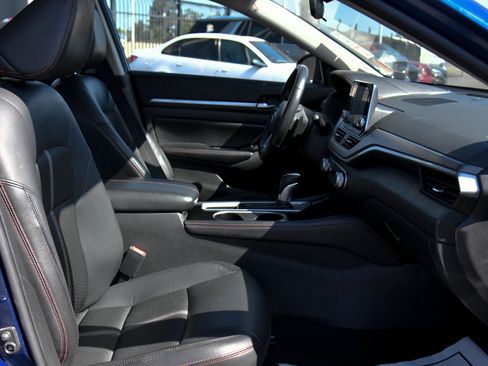 Used 2024 Nissan Altima 2.5 SR FWD image 40