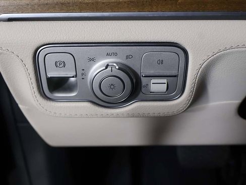 Used 2022 Mercedes-Benz GLE 450 4MATIC w/ Premium Package image 39