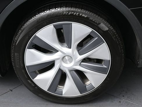 Used 2024 Tesla Model Y Long Range AWD/4WD image 38