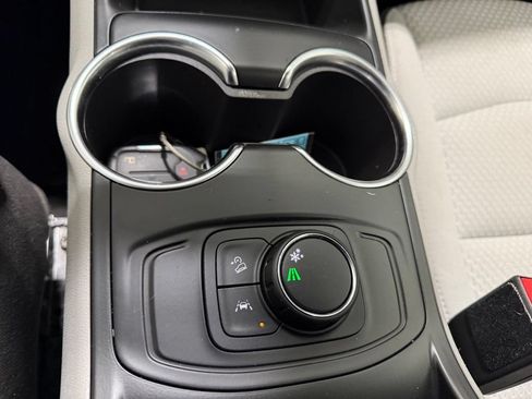 Used 2024 GMC Terrain SLE FWD image 4